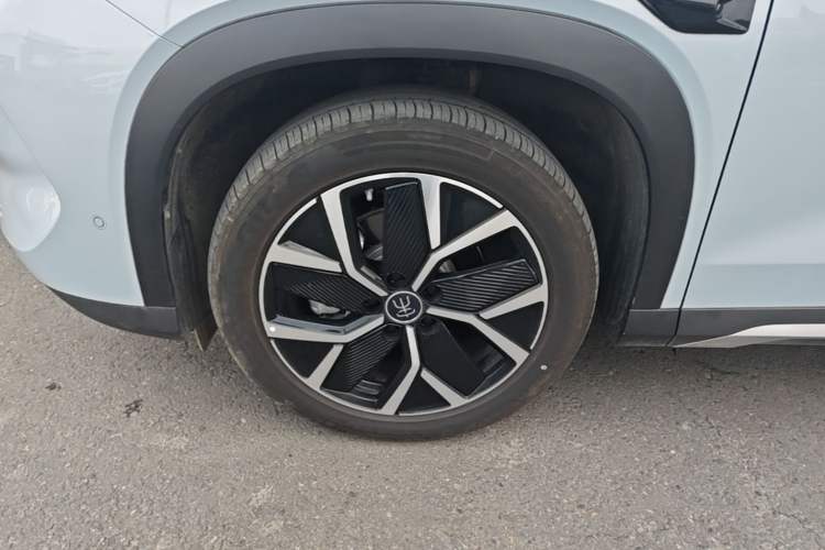 Used BYD Song L DM-i 2025 Intelligent Driving Version 160 km Excellence Edition Left Front Wheel Hub