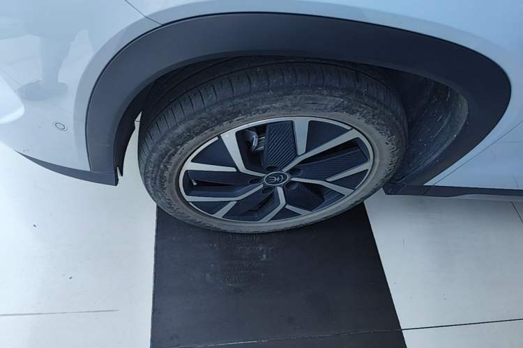 Used BYD Song L DM-i 2025 Intelligent Driving Version 160 km Beyond-Range Type Left Front Wheel Hub