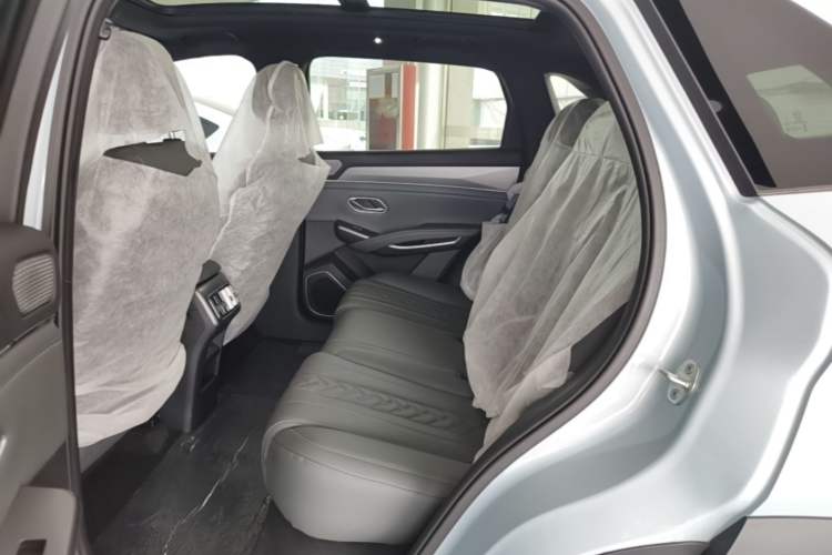 Used BYD Song L DM-i 2025 Intelligent Driving Version 112 km Beyond-Range Type Left Rear Seat