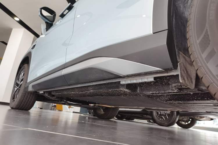 Used BYD Song L DM-i 2025 Intelligent Driving Version 112 km Beyond-Range Type Left Side Sill