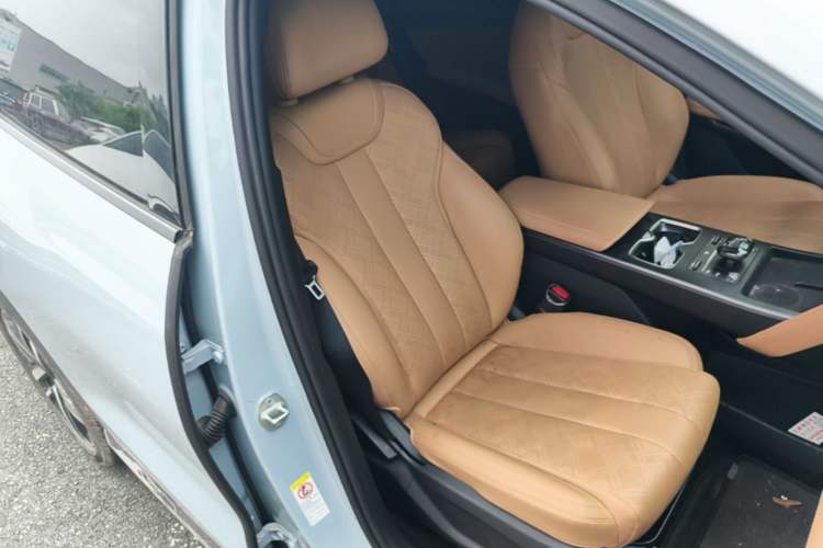 Used BYD Song L DM-i 2025 Intelligent Driving Version 112 km Leading Trim Right Front Seat