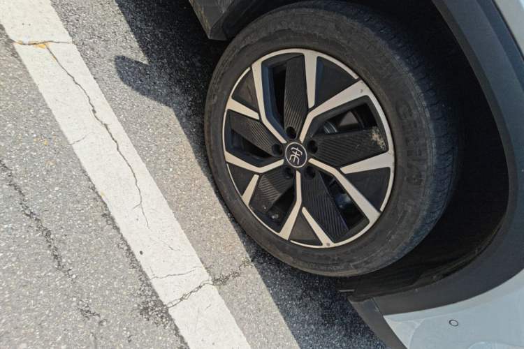 Used BYD Song L DM-i 2025 Intelligent Driving Version 160 km Beyond-Range Type Right Front Wheel Hub