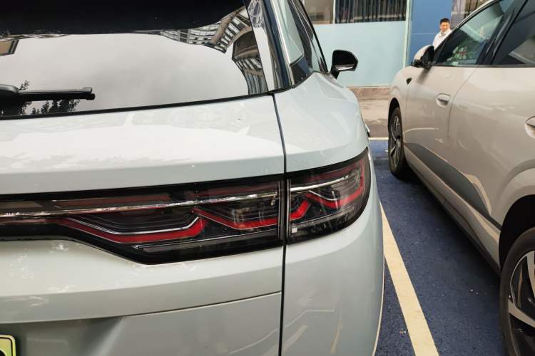 Used BYD Song L DM-i 2025 Intelligent Driving Version 112 km Leading Trim Right Rear Taillight