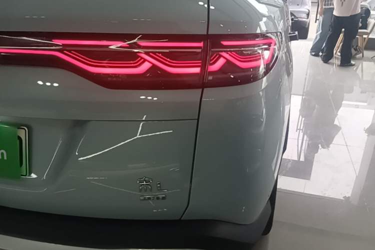 Used BYD Song L DM-i 2025 Intelligent Driving Version 112 km Beyond-Range Type Right Rear Taillight