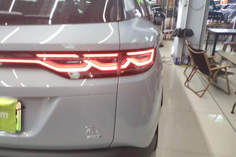 Used BYD Song L DM-i 2025 Intelligent Driving Version 160 km Beyond-Range Type Right Rear Taillight