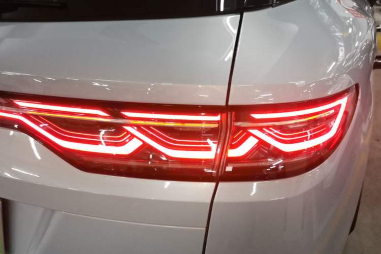 Used BYD Song L DM-i 2025 Intelligent Driving Version 112 km Beyond-Range Type Right Rear Taillight
