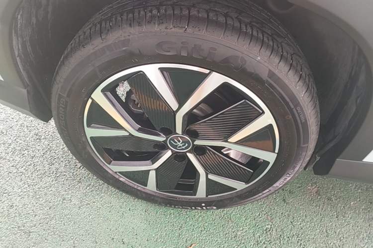 Used BYD Song L DM-i 2025 Intelligent Driving Version 160 km Beyond-Range Type Right Rear Wheel Hub