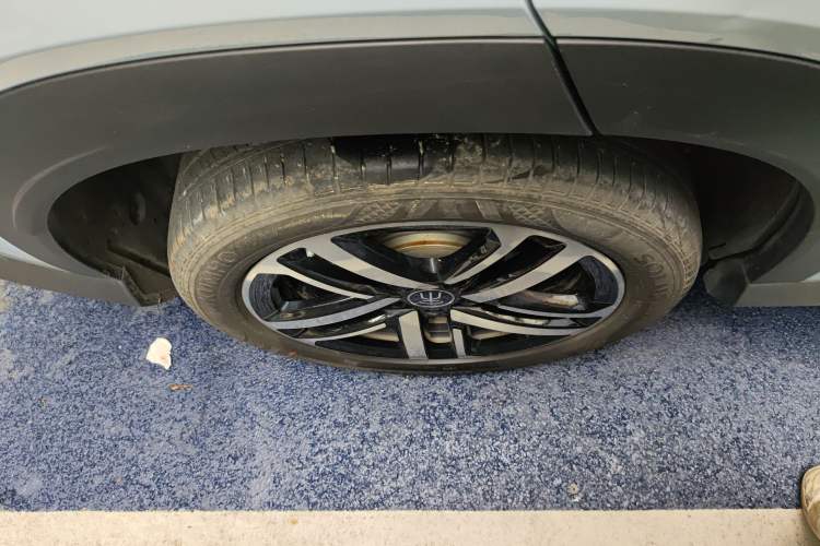 Used BYD Song L DM-i 2025 Intelligent Driving Version 112 km Leading Trim Right Rear Wheel Hub