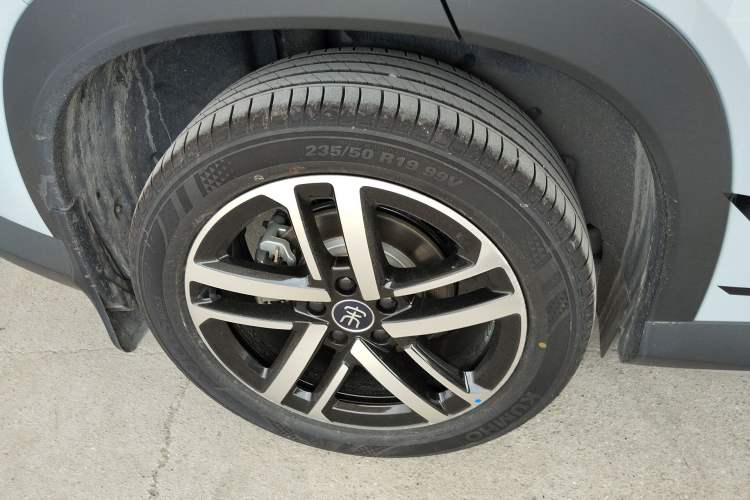 Used BYD Song L DM-i 2025 Intelligent Driving Version 112 km Leading Trim Right Rear Wheel Hub