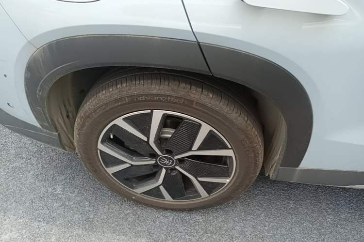 Used BYD Song L DM-i 2025 Intelligent Driving Version 160 km Beyond-Range Type Right Rear Wheel Hub