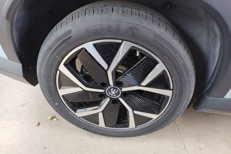Used BYD Song L DM-i 2025 Intelligent Driving Version 160 km Beyond-Range Type Right Rear Wheel Hub