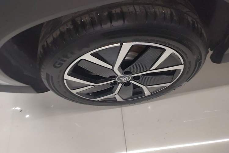 Used BYD Song L DM-i 2025 Intelligent Driving Version 160 km Beyond-Range Type Right Rear Wheel Hub