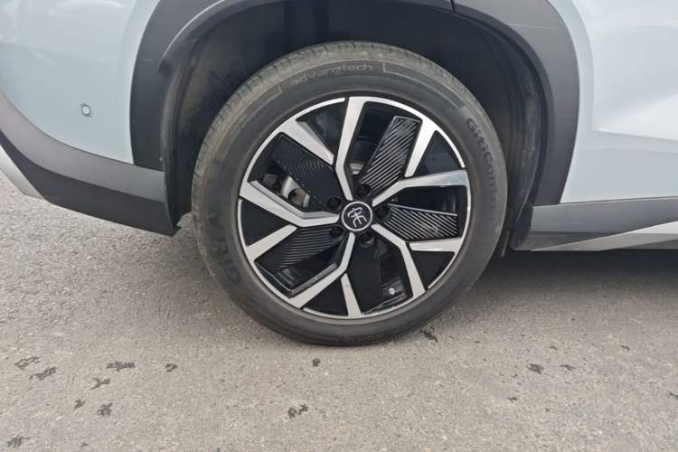 Used BYD Song L DM-i 2025 Intelligent Driving Version 160 km Excellence Edition Right Rear Wheel Hub