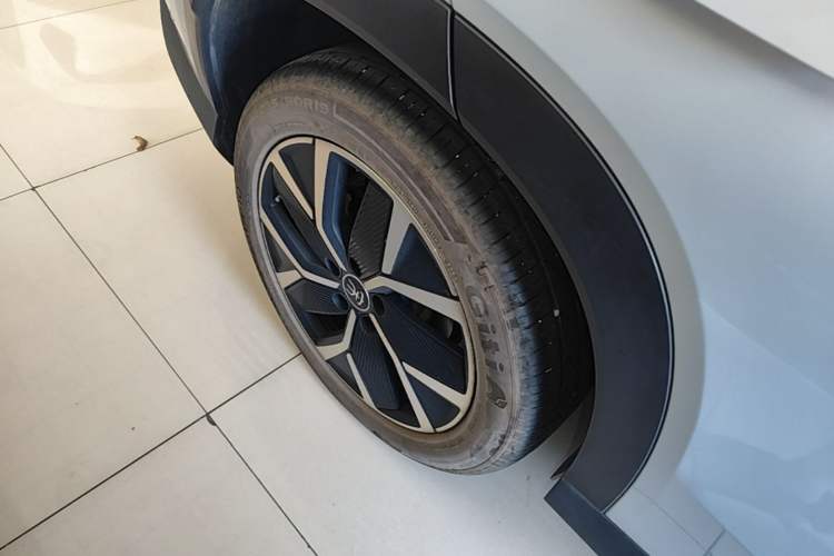 Used BYD Song L DM-i 2025 Intelligent Driving Version 160 km Beyond-Range Type Right Rear Wheel Hub