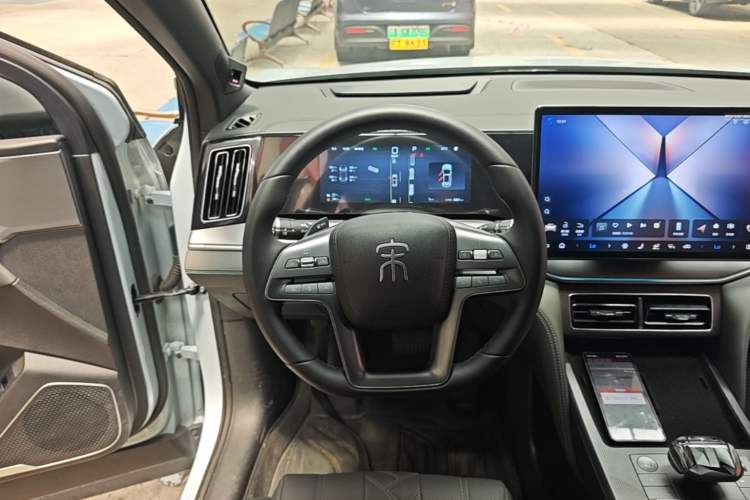 Used BYD Song L DM-i 2025 Intelligent Driving Version 160 km Beyond-Range Type Steering Wheel