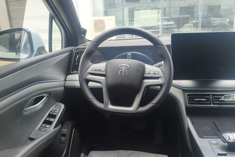 Used BYD Song L DM-i 2025 Intelligent Driving Version 160 km Beyond-Range Type Steering Wheel