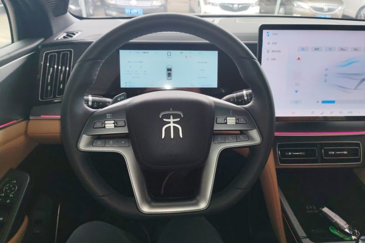 Used BYD Song L DM-i 2025 Intelligent Driving Version 160 km Beyond-Range Type Steering Wheel