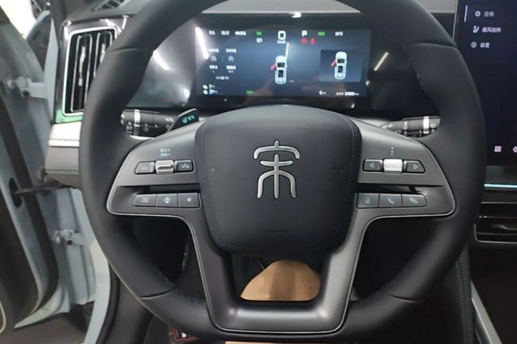 Used BYD Song L DM-i 2025 Intelligent Driving Version 160 km Beyond-Range Type Steering Wheel