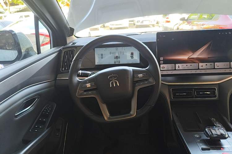 Used BYD Song L DM-i 2025 Intelligent Driving Version 160 km Beyond-Range Type Steering Wheel