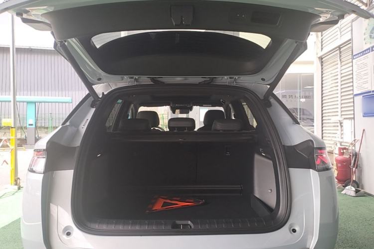 Used BYD Song L DM-i 2025 Intelligent Driving Version 160 km Beyond-Range Type Trunk