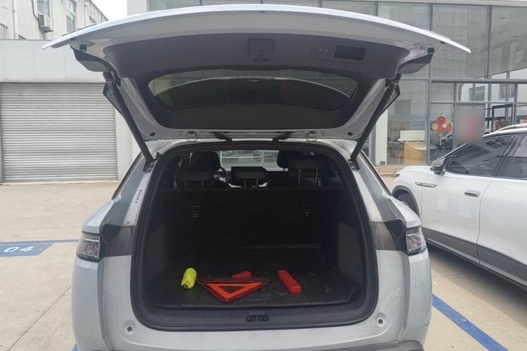 Used BYD Song L DM-i 2025 Intelligent Driving Version 160 km Beyond-Range Type Trunk