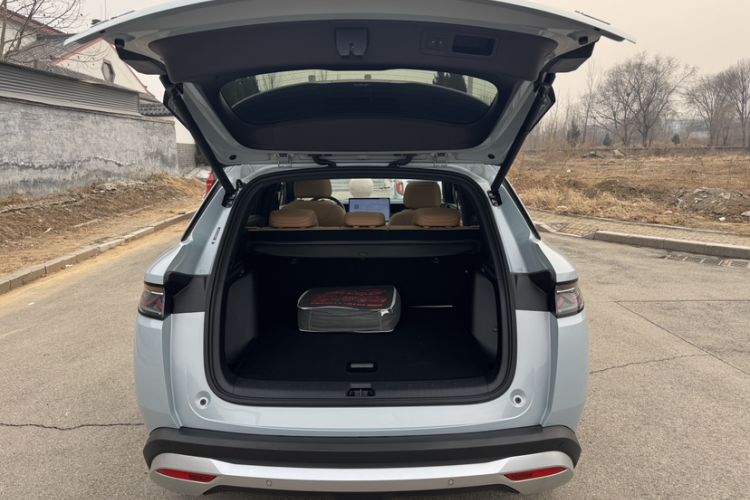 Used BYD Song L DM-i 2025 Intelligent Driving Version 160 km Beyond-Range Type Trunk
