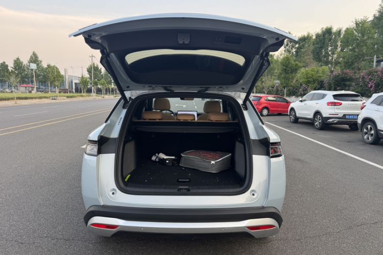 Used BYD Song L DM-i 2025 Intelligent Driving Version 160 km Beyond-Range Type Trunk