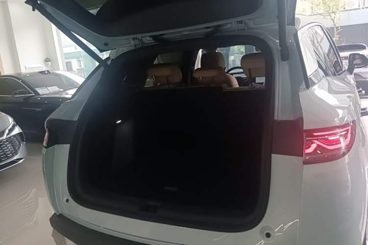 Used BYD Song L DM-i 2025 Intelligent Driving Version 112 km Beyond-Range Type Trunk