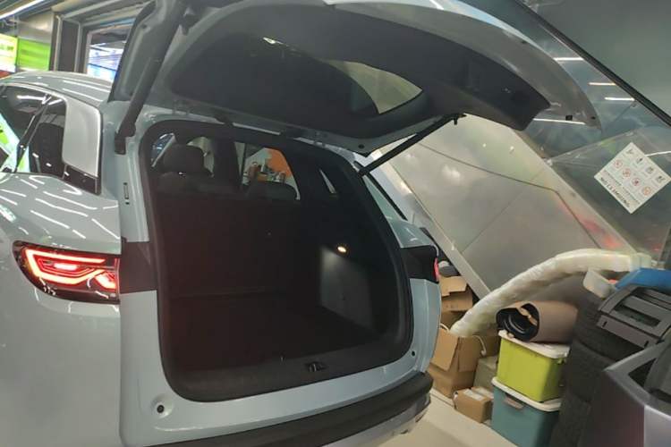 Used BYD Song L DM-i 2025 Intelligent Driving Version 160 km Beyond-Range Type Trunk