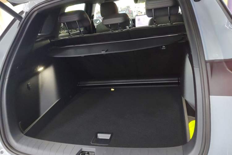 Used BYD Song L DM-i 2025 Intelligent Driving Version 160 km Beyond-Range Type Trunk