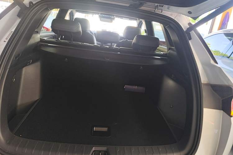 Used BYD Song L DM-i 2025 Intelligent Driving Version 160 km Beyond-Range Type Trunk