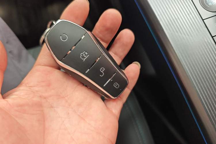Used BYD Song L DM-i 2025 Intelligent Driving Version 160 km Beyond-Range Type Vehicle Key
