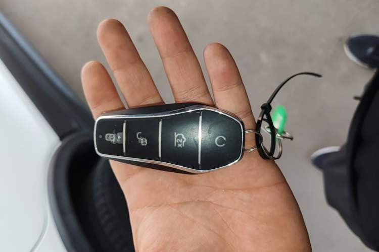 Used BYD Song L DM-i 2025 Intelligent Driving Version 160 km Beyond-Range Type Vehicle Key