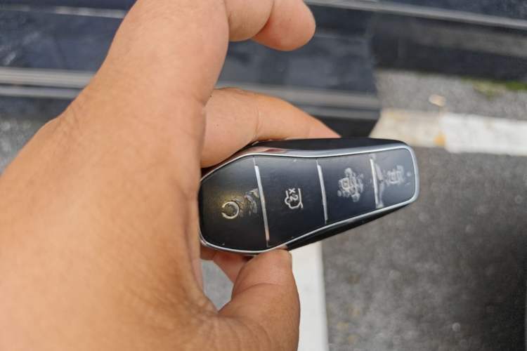Used BYD Song L DM-i 2025 Intelligent Driving Version 160 km Beyond-Range Type Vehicle Key