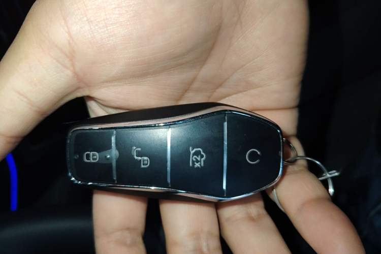Used BYD Song L DM-i 2025 Intelligent Driving Version 160 km Beyond-Range Type Vehicle Key