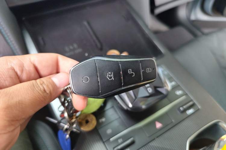 Used BYD Song L DM-i 2025 Intelligent Driving Version 112 km Beyond-Range Type Vehicle Key