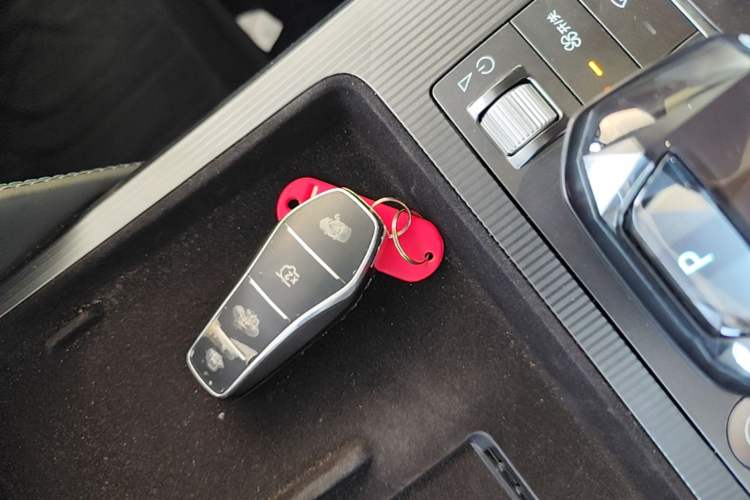 Used BYD Song L DM-i 2025 Intelligent Driving Version 160 km Beyond-Range Type Vehicle Key