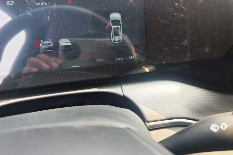 Used BYD Song L DM-i 2025 Intelligent Driving Version 112 km Leading Trim Odometer Close Up