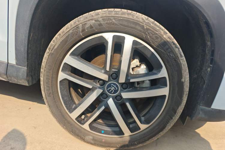 Used BYD Song L DM-i 2025 Intelligent Driving Version 112 km Leading Trim Right Front Wheel Hub