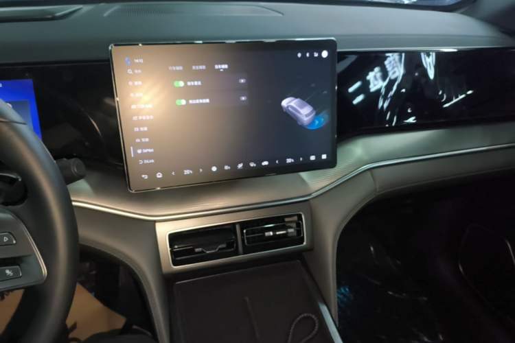 Used BYD Song L DM-i 2025 Intelligent Driving Version 112 km Leading Trim Audio And AC Panel