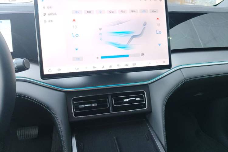 Used BYD Song L DM-i 2025 Intelligent Driving Version 160 km Beyond-Range Type Audio And AC Panel