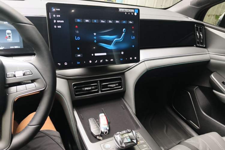 Used BYD Song L DM-i 2025 Intelligent Driving Version 112 km Beyond-Range Type Audio And AC Panel