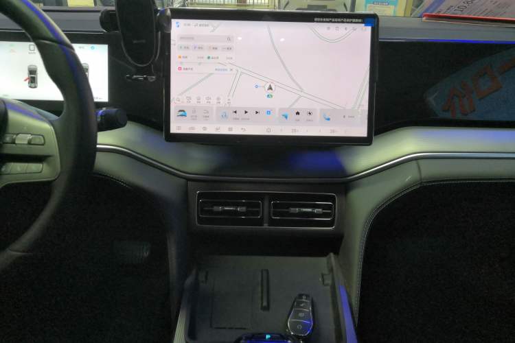 Used BYD Song L DM-i 2025 Intelligent Driving Version 112 km Leading Trim Audio And AC Panel