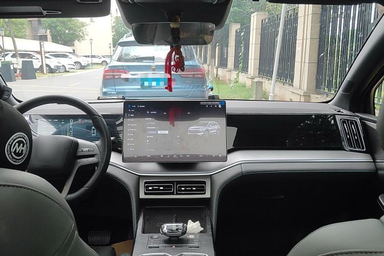 Used BYD Song L DM-i 2025 Intelligent Driving Version 112 km Beyond-Range Type Center Console