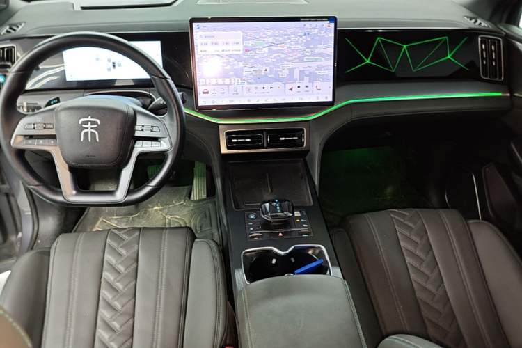 Used BYD Song L DM-i 2025 Intelligent Driving Version 160 km Beyond-Range Type Center Console