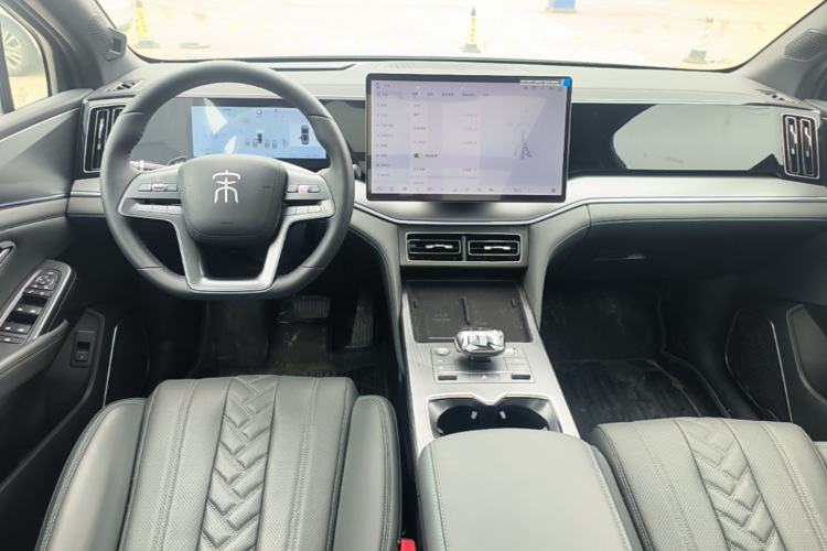 Used BYD Song L DM-i 2025 Intelligent Driving Version 160 km Beyond-Range Type Center Console