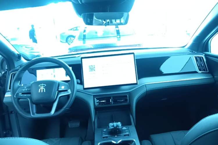 Used BYD Song L DM-i 2025 Intelligent Driving Version 112 km Beyond-Range Type Center Console