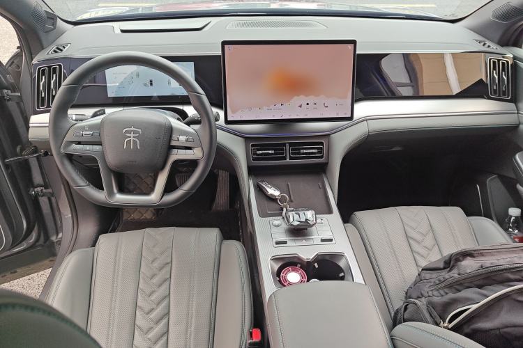 Used BYD Song L DM-i 2025 Intelligent Driving Version 160 km Beyond-Range Type Center Console