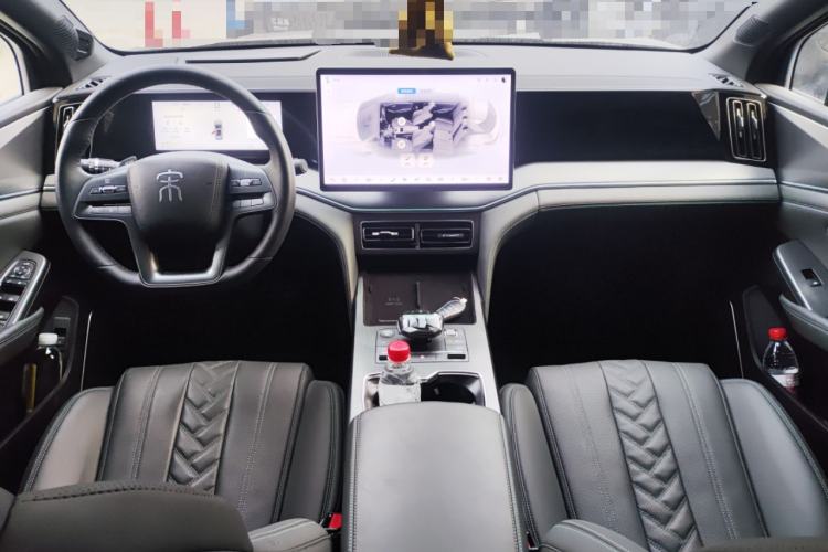 Used BYD Song L DM-i 2025 Intelligent Driving Version 112 km Beyond-Range Type Center Console
