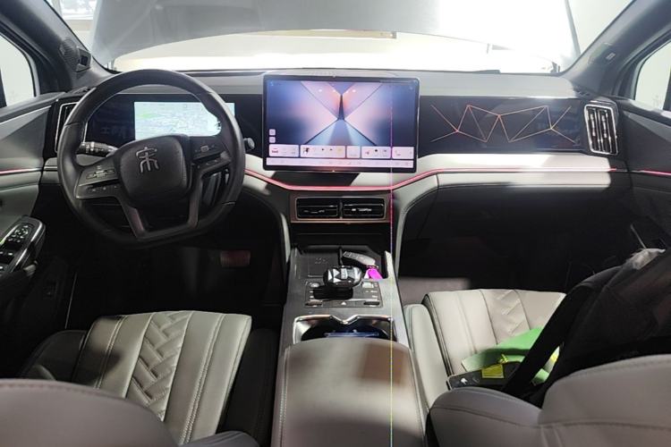 Used BYD Song L DM-i 2025 Intelligent Driving Version 160 km Excellence Edition Center Console
